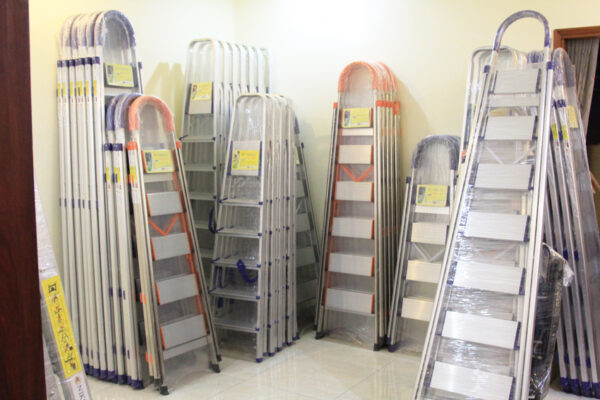 Thang nhôm tay vịn